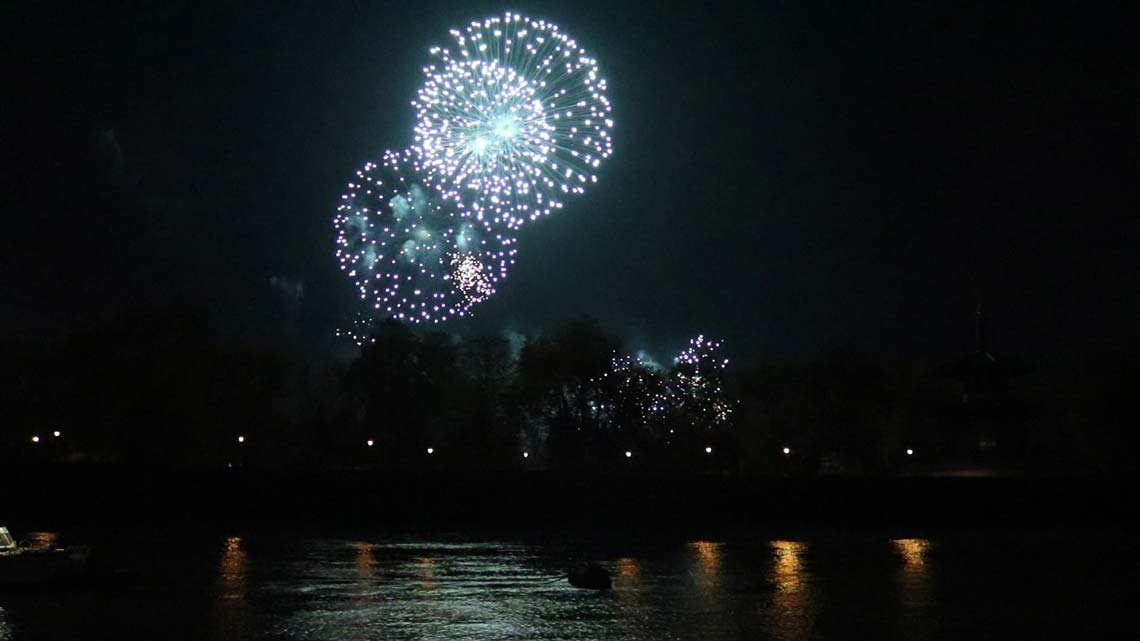 Battersea Park Firework Cruises & Charters | Viscount Cruises